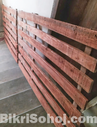 মালয়েশিয়ান কাঠের বেড